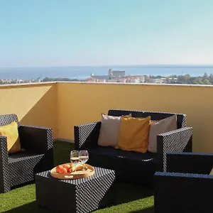 private-70-m2-rooftop-apartment-with-stunning-river-views.hotels-lisbon-portugal.com/
